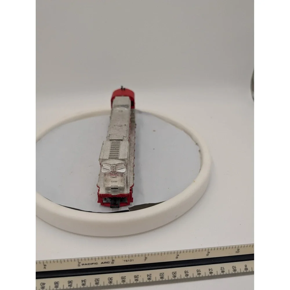 Silver‎ Streak 4301 Diesel Locomotive Model Train Engine Red Silver HO Scale